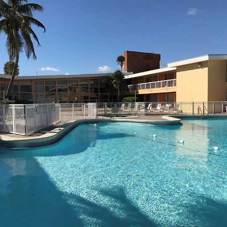 Sahara Beach Club Sunny Isles Beach Esterno foto