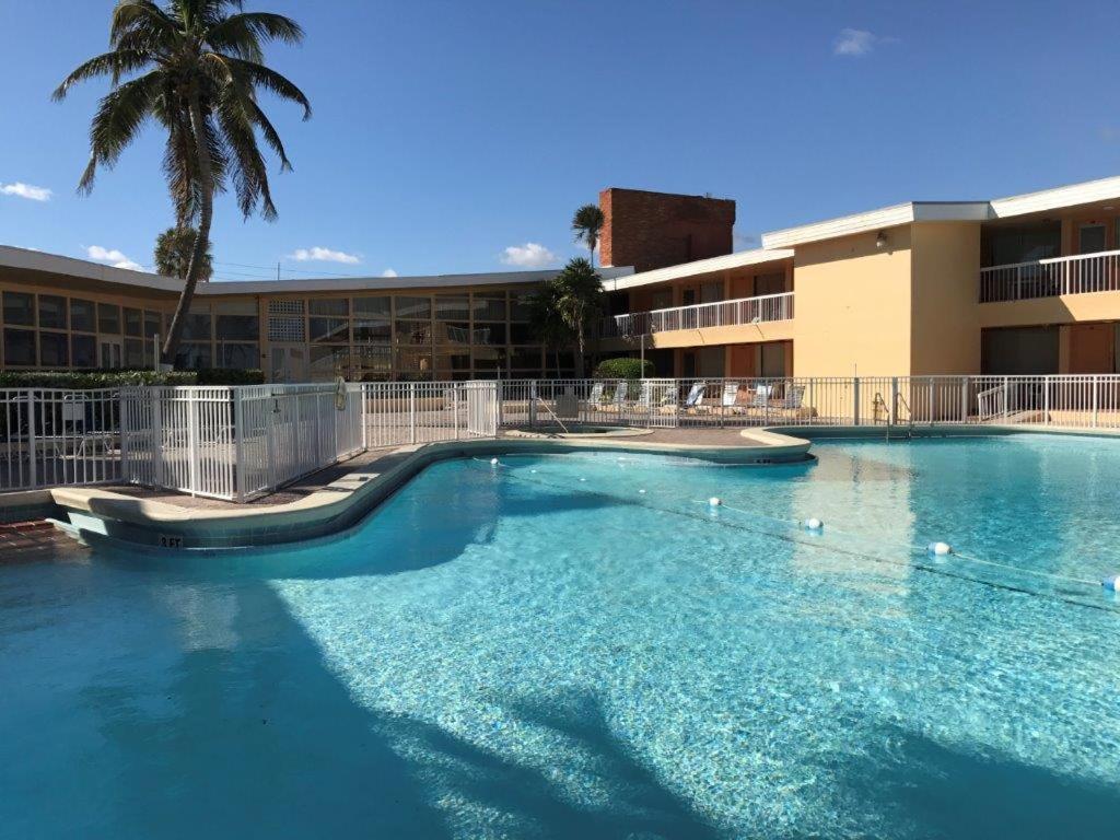 Sahara Beach Club Sunny Isles Beach Esterno foto